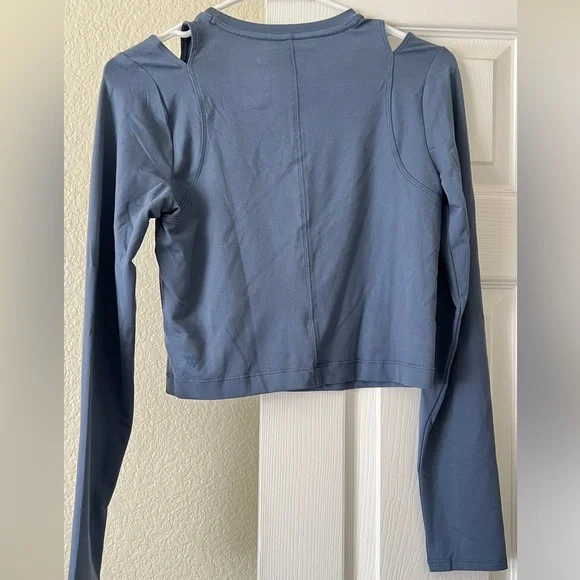 All in motion cropped long sleeve top - Picture 2 of 4